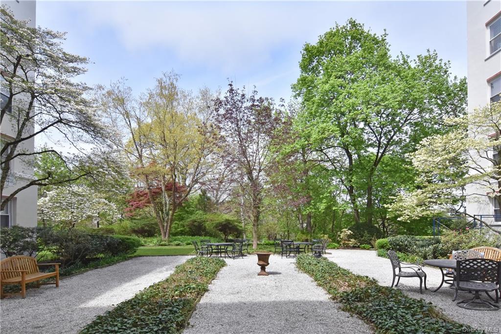 2 Stoneleigh Plaza #3G, Bronxville, New York image 3