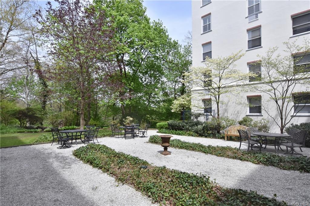 2 Stoneleigh Plaza #3G, Bronxville, New York image 5