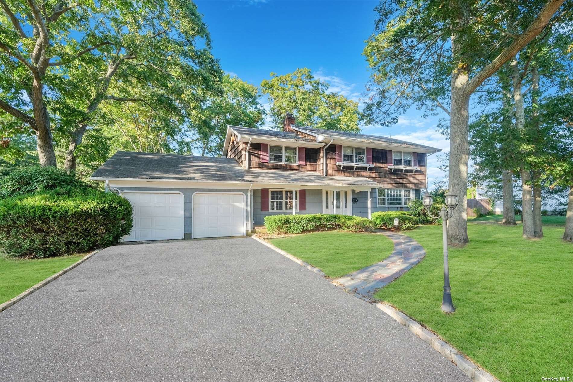 21 Swan View Drive, Patchogue, New York image 1