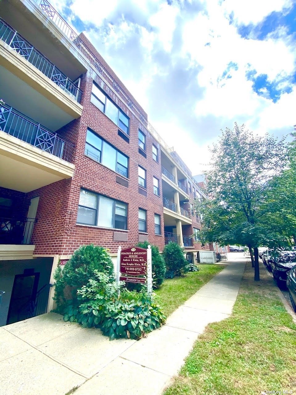 7119 162nd Street 2I, Fresh Meadows, Queens, NY - 1 Bedrooms  
1 Bathrooms  
3 Rooms - 