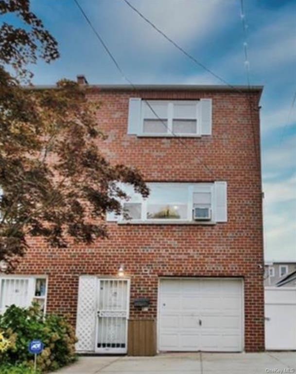 Property for Sale at 113 Buckley Street, Bronx, New York - Bedrooms: 3 
Bathrooms: 3 
Rooms: 7  - $615,000