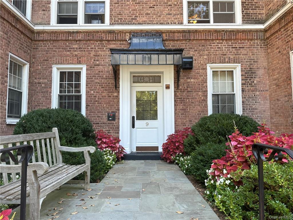 9 Midland Gardens #4B, Bronxville, New York image 2