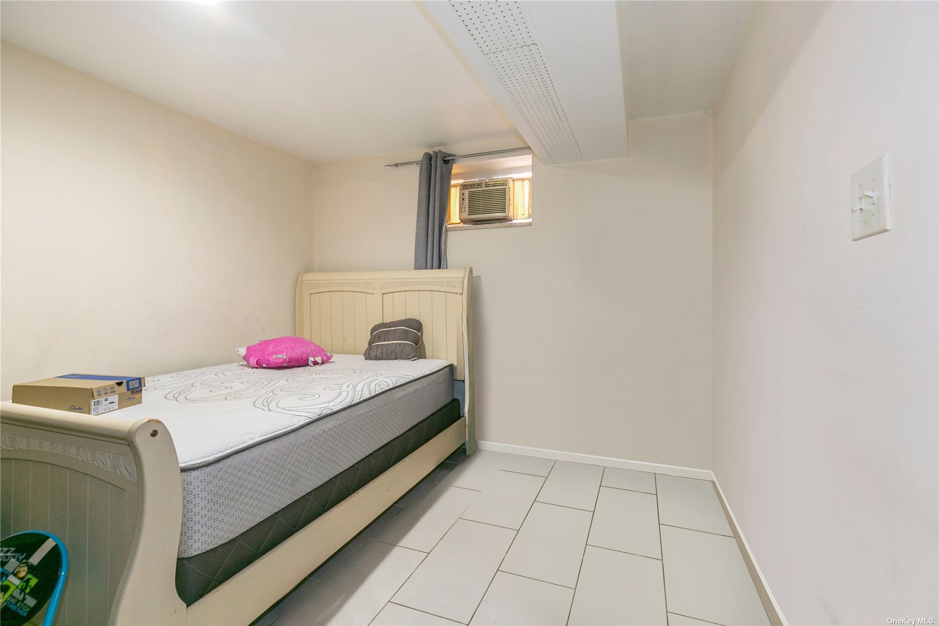 East Elmhurst, New York 11369, United States, 5 Bedrooms Bedrooms, ,2 BathroomsBathrooms,Residential,Pending,29457