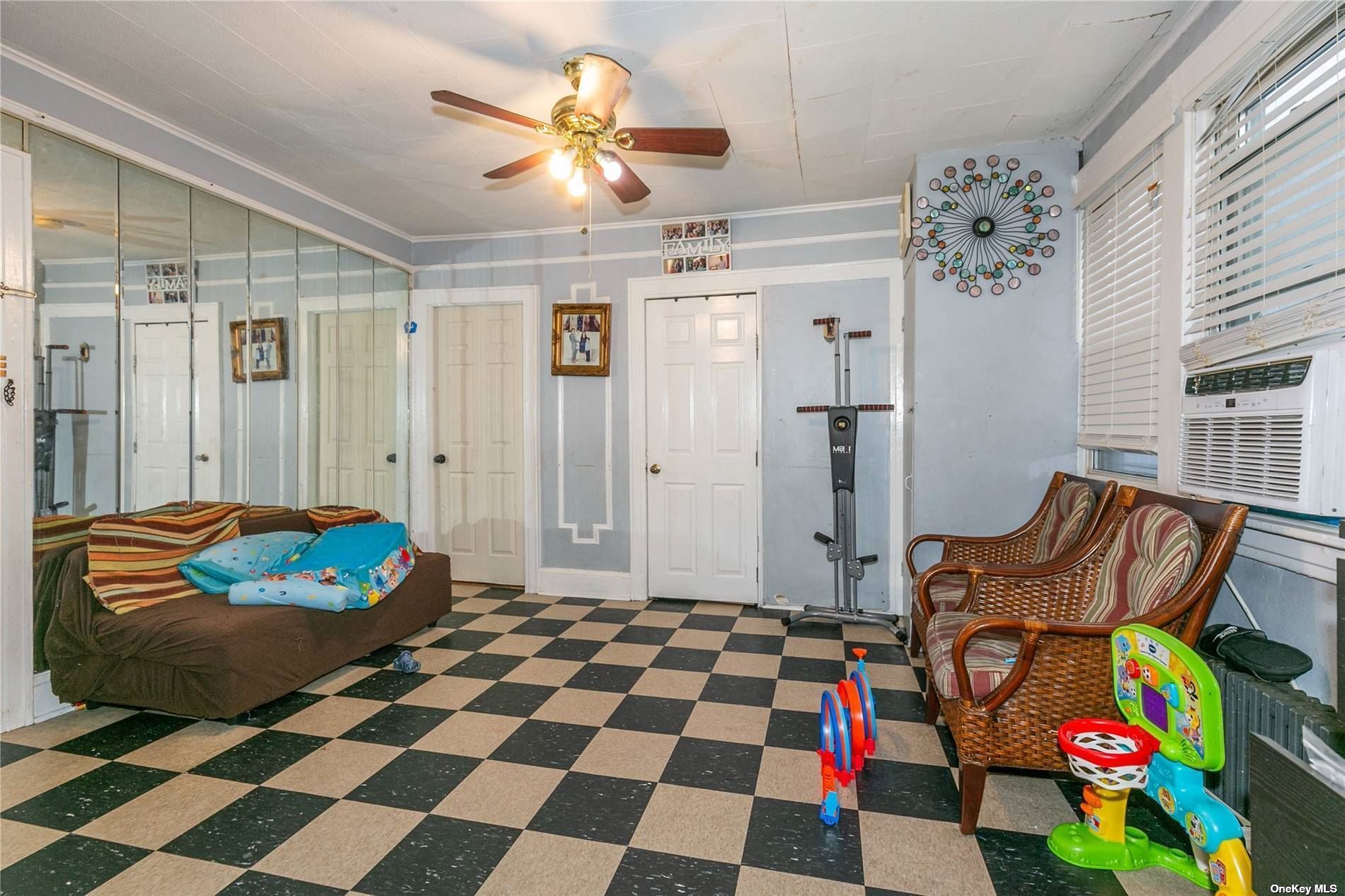 East Elmhurst, New York 11369, United States, 5 Bedrooms Bedrooms, ,2 BathroomsBathrooms,Residential,Pending,29457