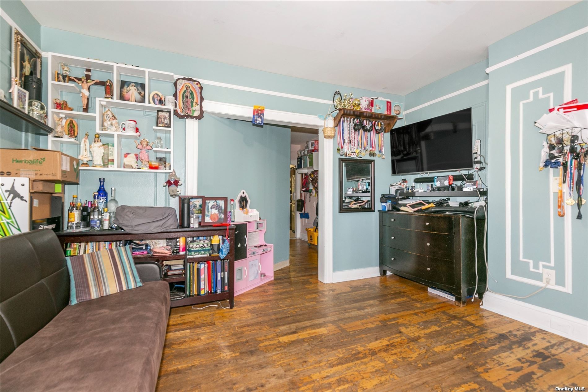 East Elmhurst, New York 11369, United States, 5 Bedrooms Bedrooms, ,2 BathroomsBathrooms,Residential,Pending,29457