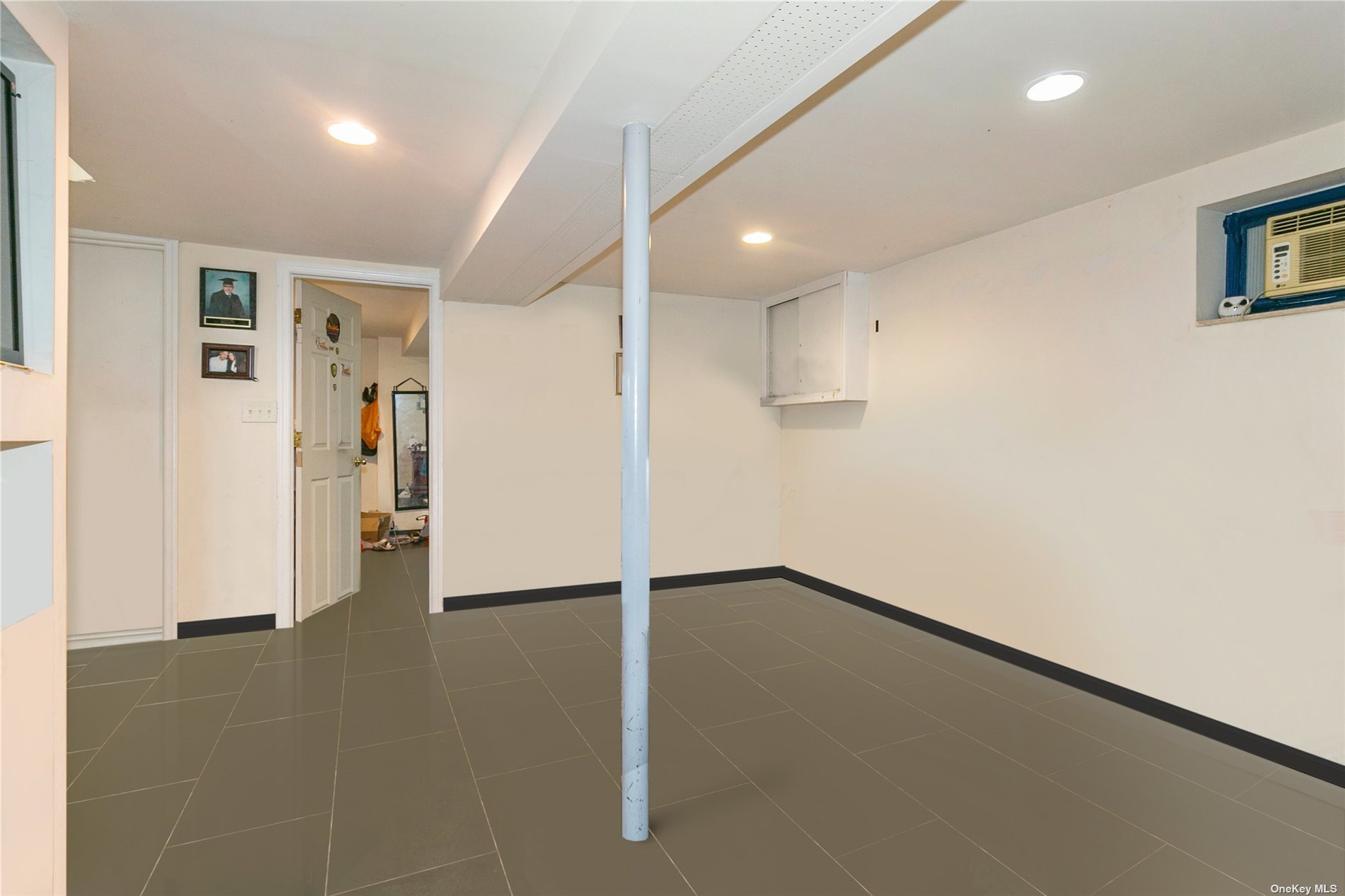 East Elmhurst, New York 11369, United States, 5 Bedrooms Bedrooms, ,2 BathroomsBathrooms,Residential,Pending,29457