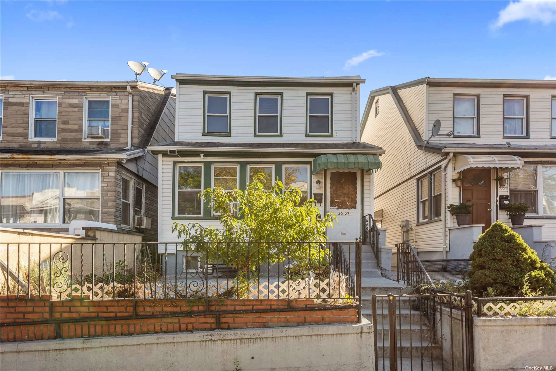 East Elmhurst, New York 11369, United States, 5 Bedrooms Bedrooms, ,2 BathroomsBathrooms,Residential,Pending,29457