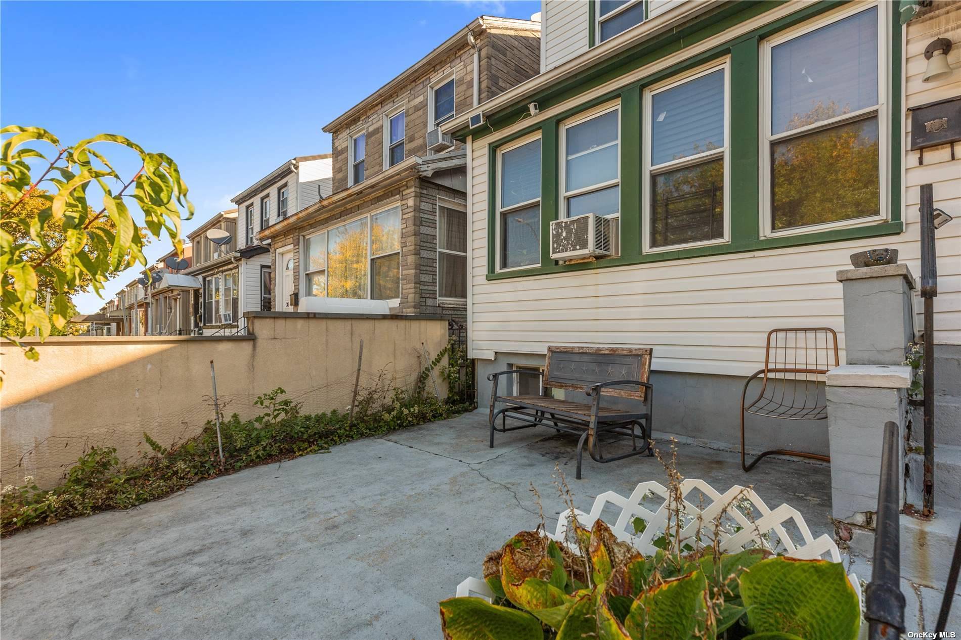 East Elmhurst, New York 11369, United States, 5 Bedrooms Bedrooms, ,2 BathroomsBathrooms,Residential,Pending,29457