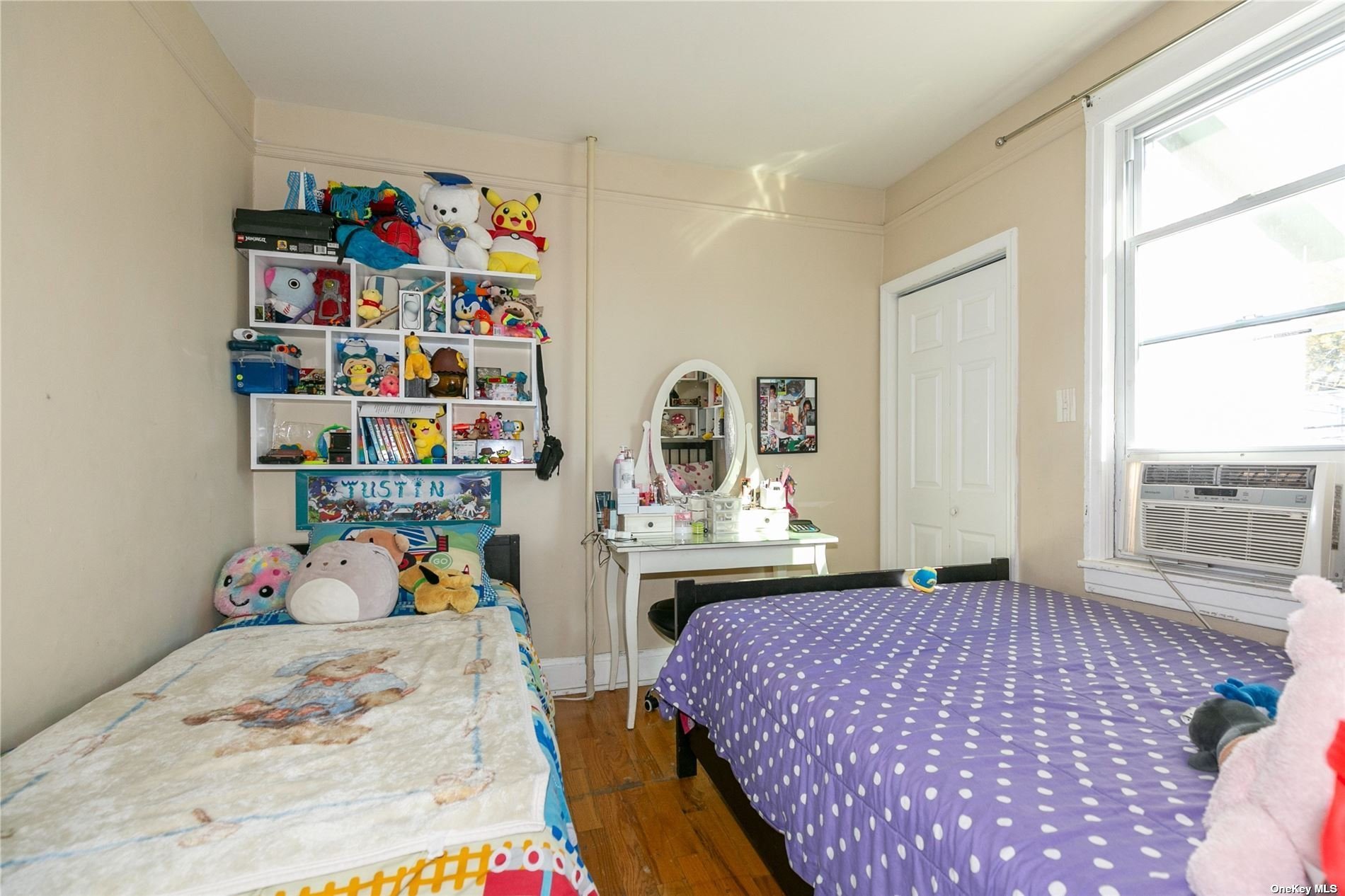 East Elmhurst, New York 11369, United States, 5 Bedrooms Bedrooms, ,2 BathroomsBathrooms,Residential,Pending,29457