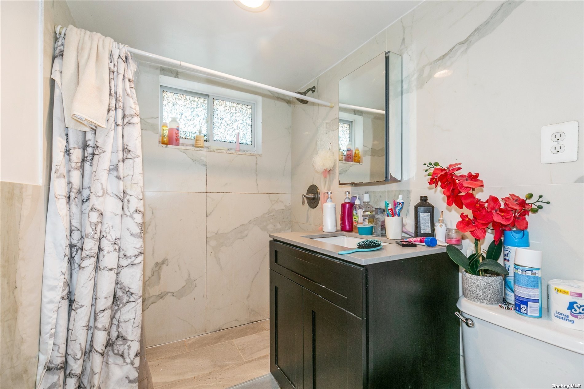 East Elmhurst, New York 11369, United States, 5 Bedrooms Bedrooms, ,2 BathroomsBathrooms,Residential,Pending,29457