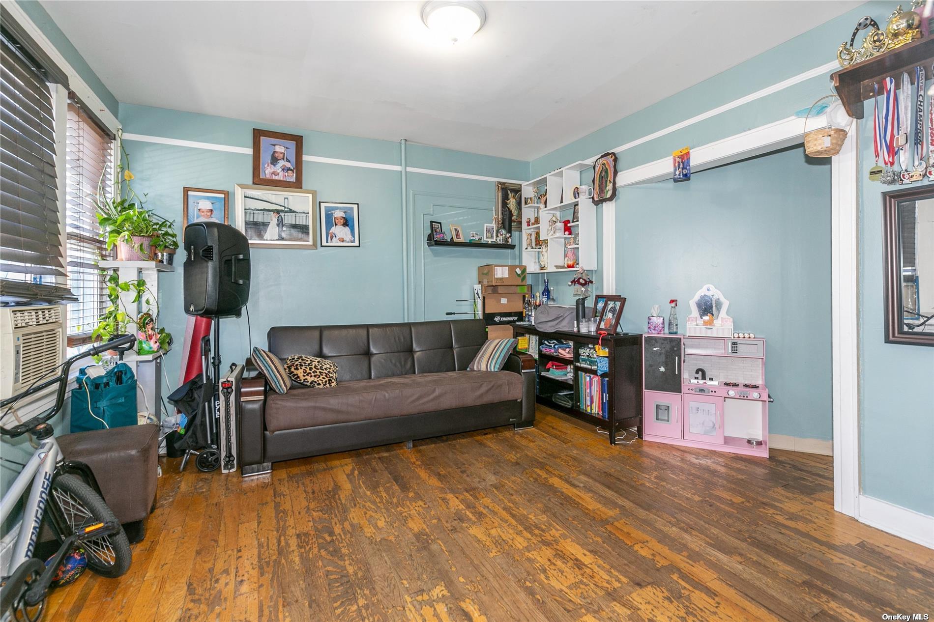 East Elmhurst, New York 11369, United States, 5 Bedrooms Bedrooms, ,2 BathroomsBathrooms,Residential,Pending,29457