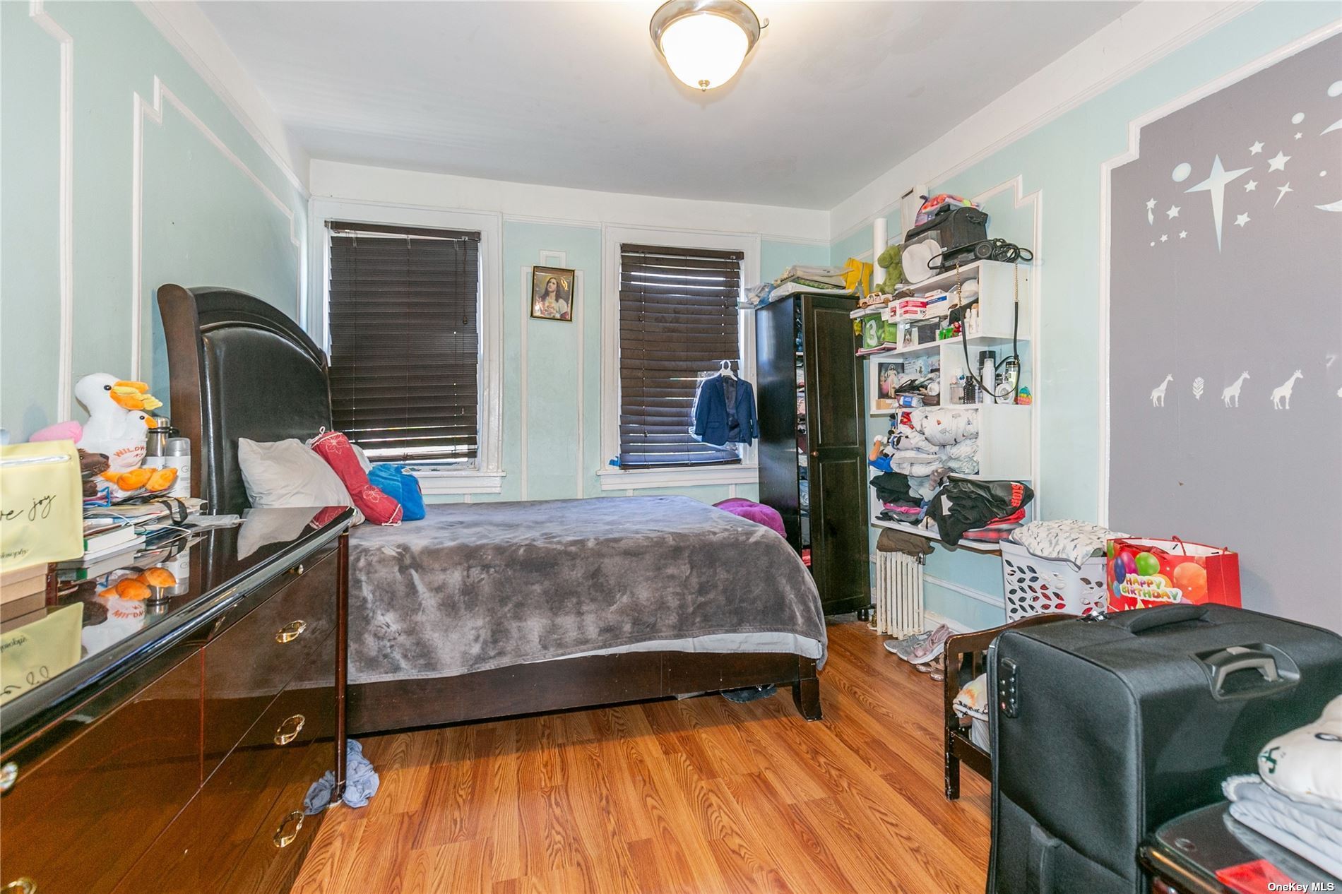 East Elmhurst, New York 11369, United States, 5 Bedrooms Bedrooms, ,2 BathroomsBathrooms,Residential,Pending,29457