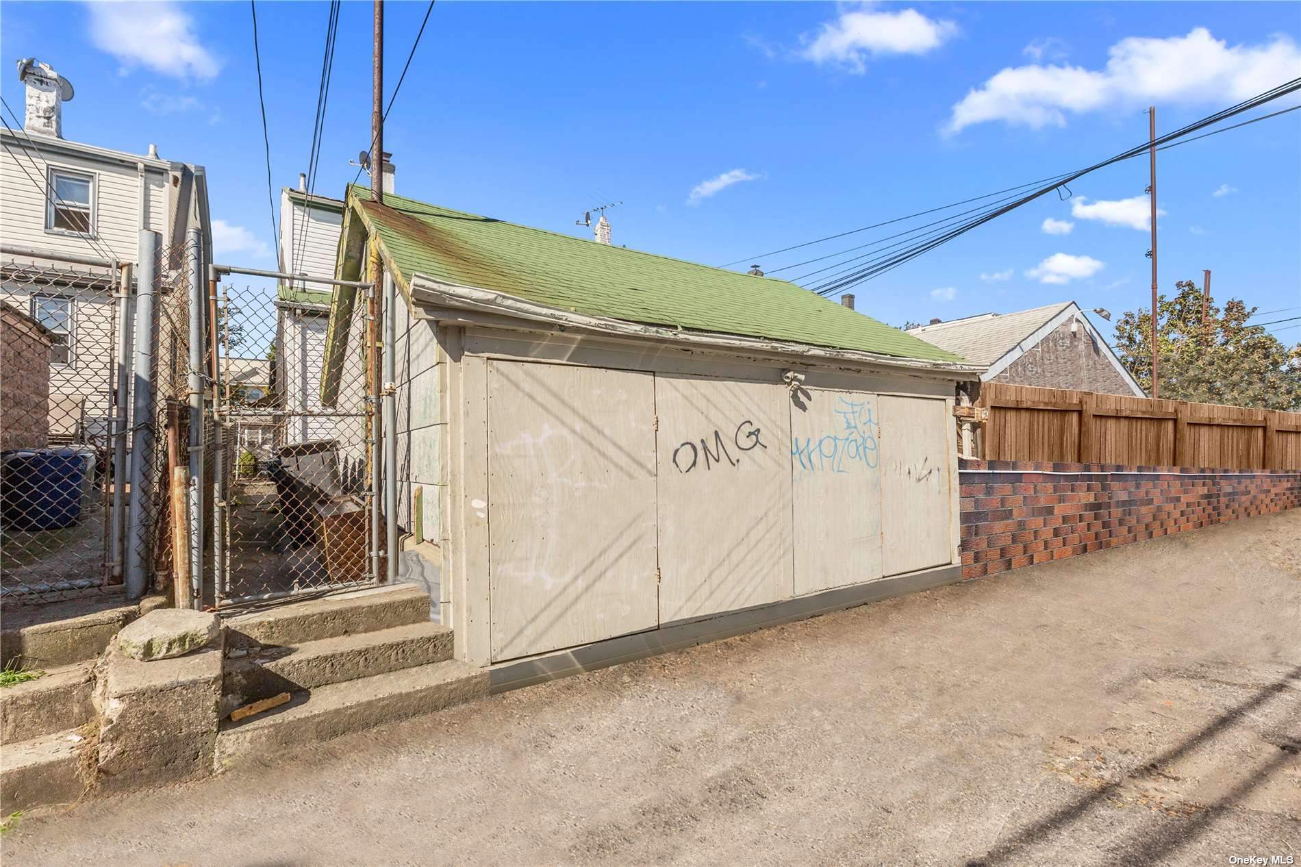 East Elmhurst, New York 11369, United States, 5 Bedrooms Bedrooms, ,2 BathroomsBathrooms,Residential,Pending,29457