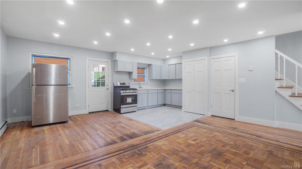 Property for Sale at 1812 Muliner Avenue, Bronx, New York - Bedrooms: 4 
Bathrooms: 2 
Rooms: 9  - $670,000