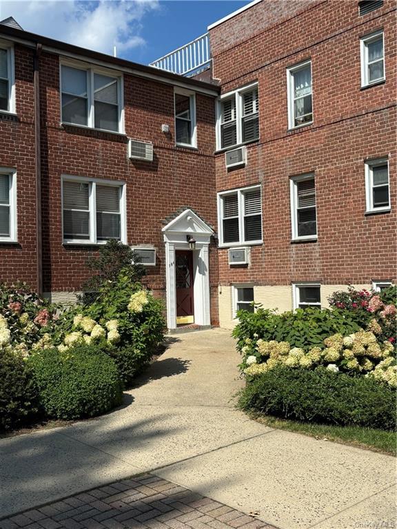 Property for Sale at 704 Palmer Court 1E, Mamaroneck, New York - Bedrooms: 2 
Bathrooms: 1 
Rooms: 4  - $329,000