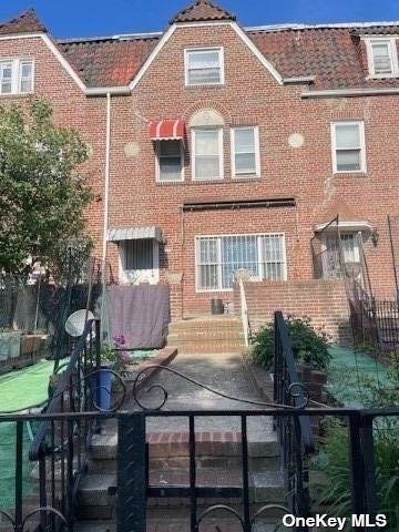 Property for Sale at 3731 78th Street, Jackson Heights, Queens, NY - Bedrooms: 5 
Bathrooms: 4 
Rooms: 8  - $1,120,000