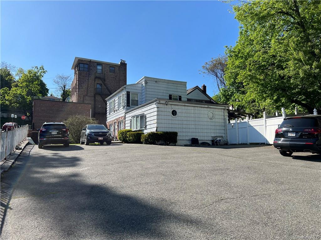 9 New Place, Yonkers, New York - 3 Bedrooms  
1 Bathrooms  
6 Rooms - 