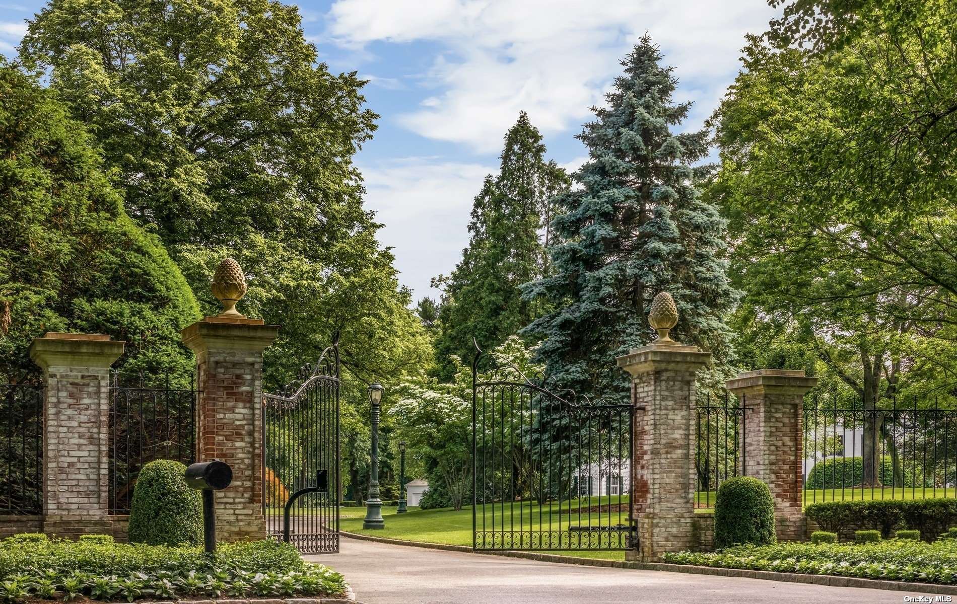 Lands End Manor, Locust Valley, New York image 4