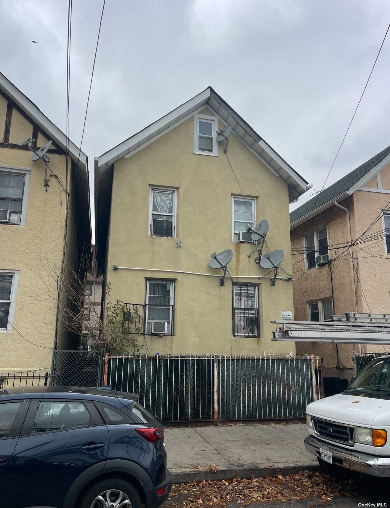 91st Avenue, Jamaica, Queens, NY - 8 Bedrooms  
5 Bathrooms  
12 Rooms - 