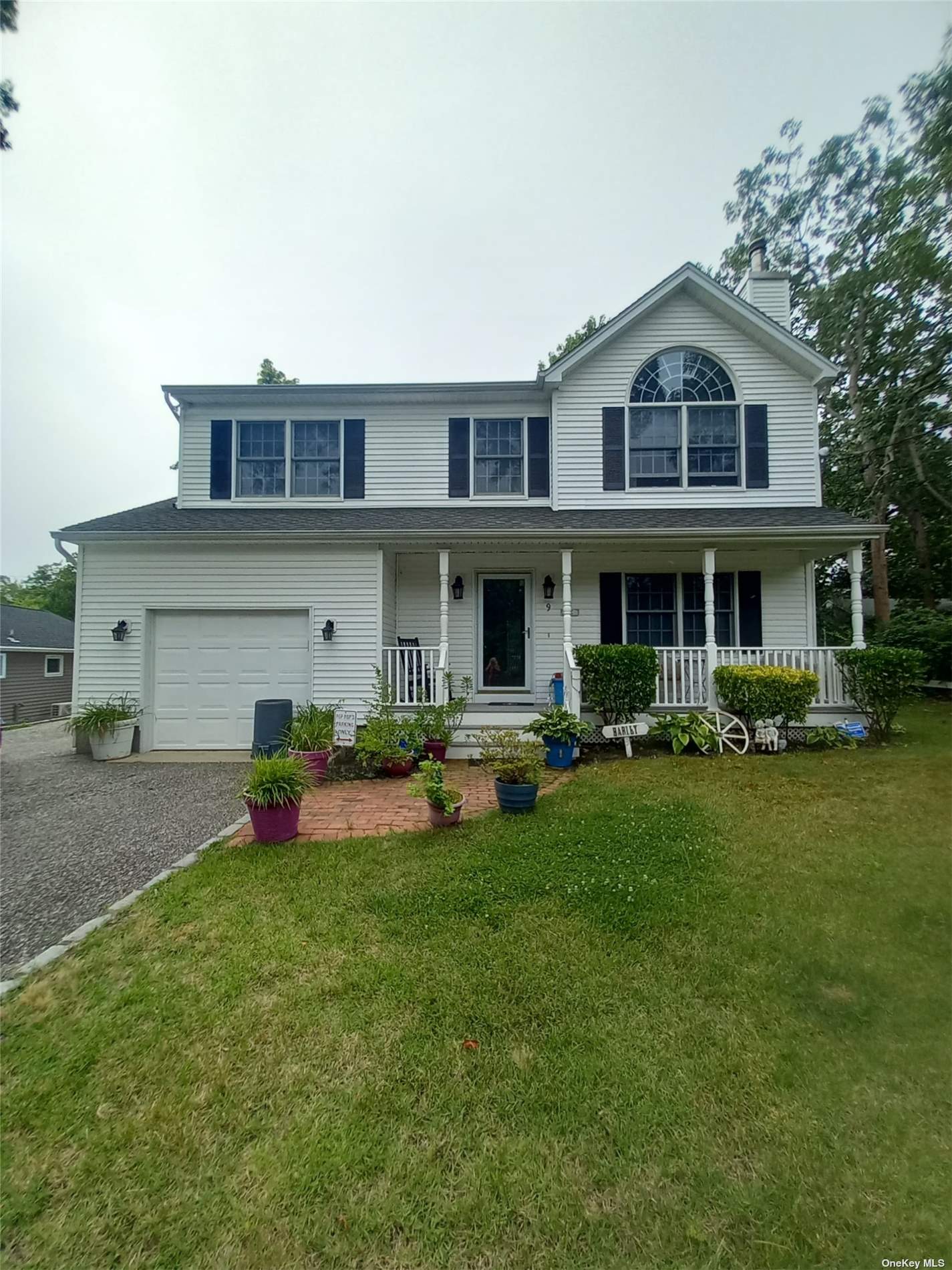 Bayberry Road, Hampton Bays, Hamptons, NY - 4 Bedrooms  
3 Bathrooms - 