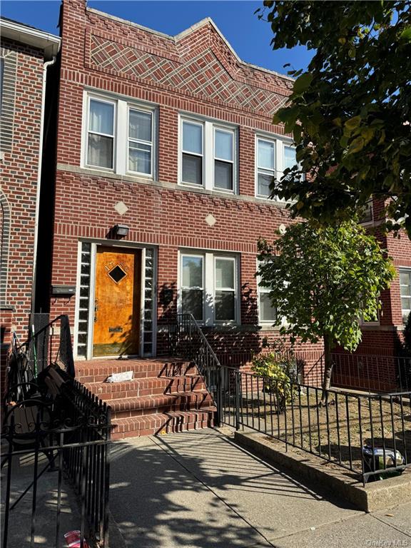 1740 Mahan Avenue, Bronx, New York - 5 Bedrooms  
2 Bathrooms - 