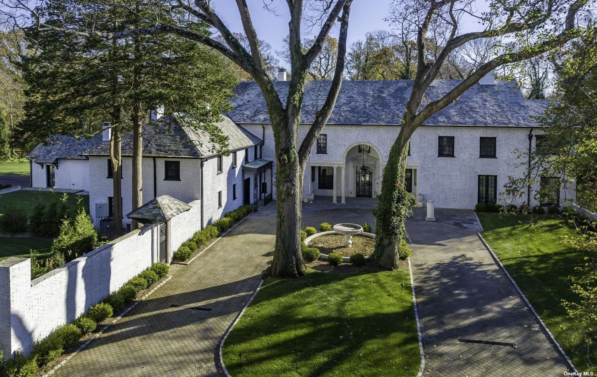 Photo 1 of 34 of 7 Stone Arch Road house