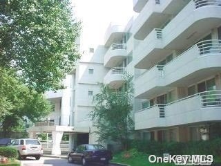 View Great Neck, NY 11021 condo