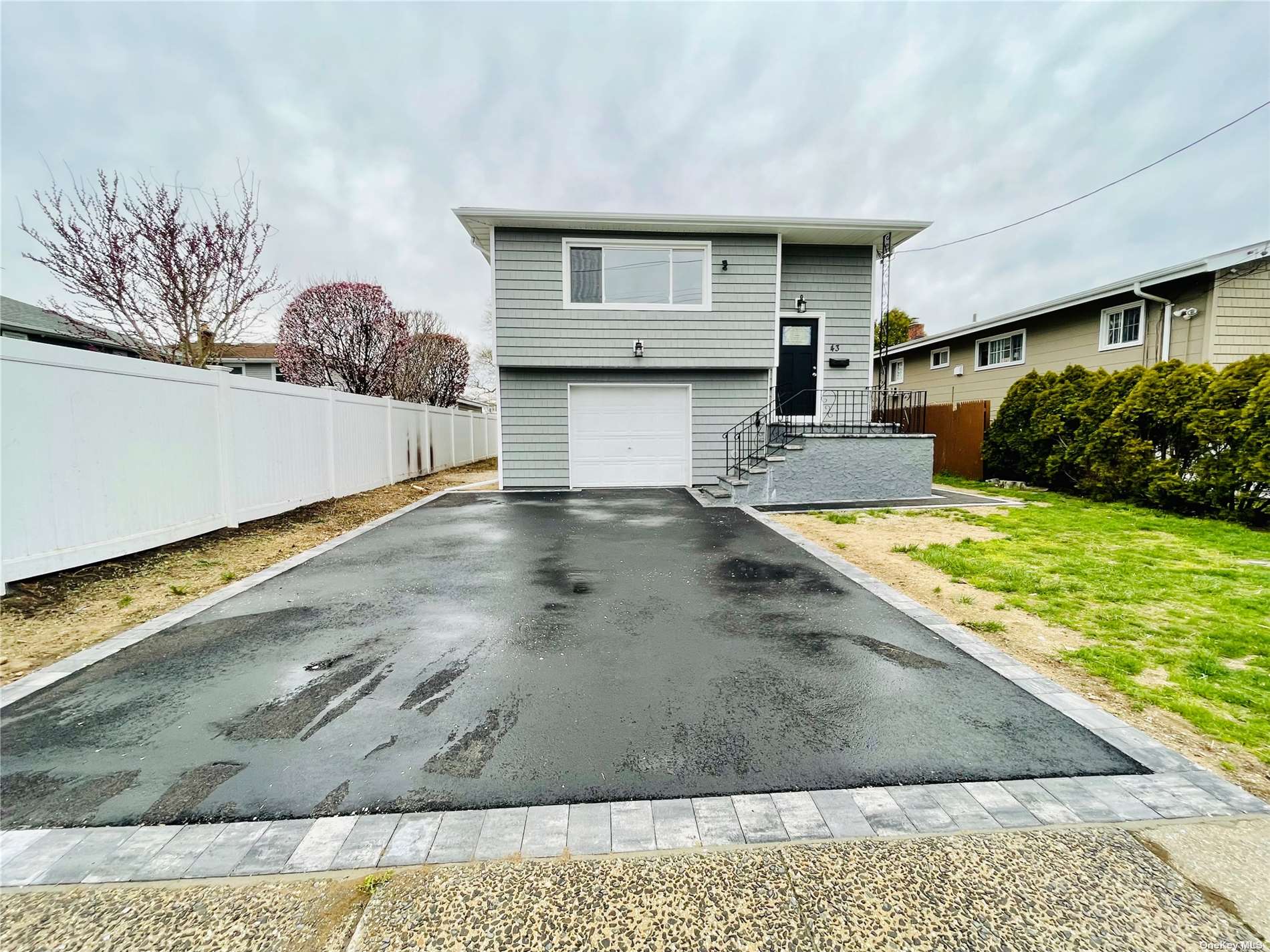 Photo 2 of 20 of 43 3rd Avenue house