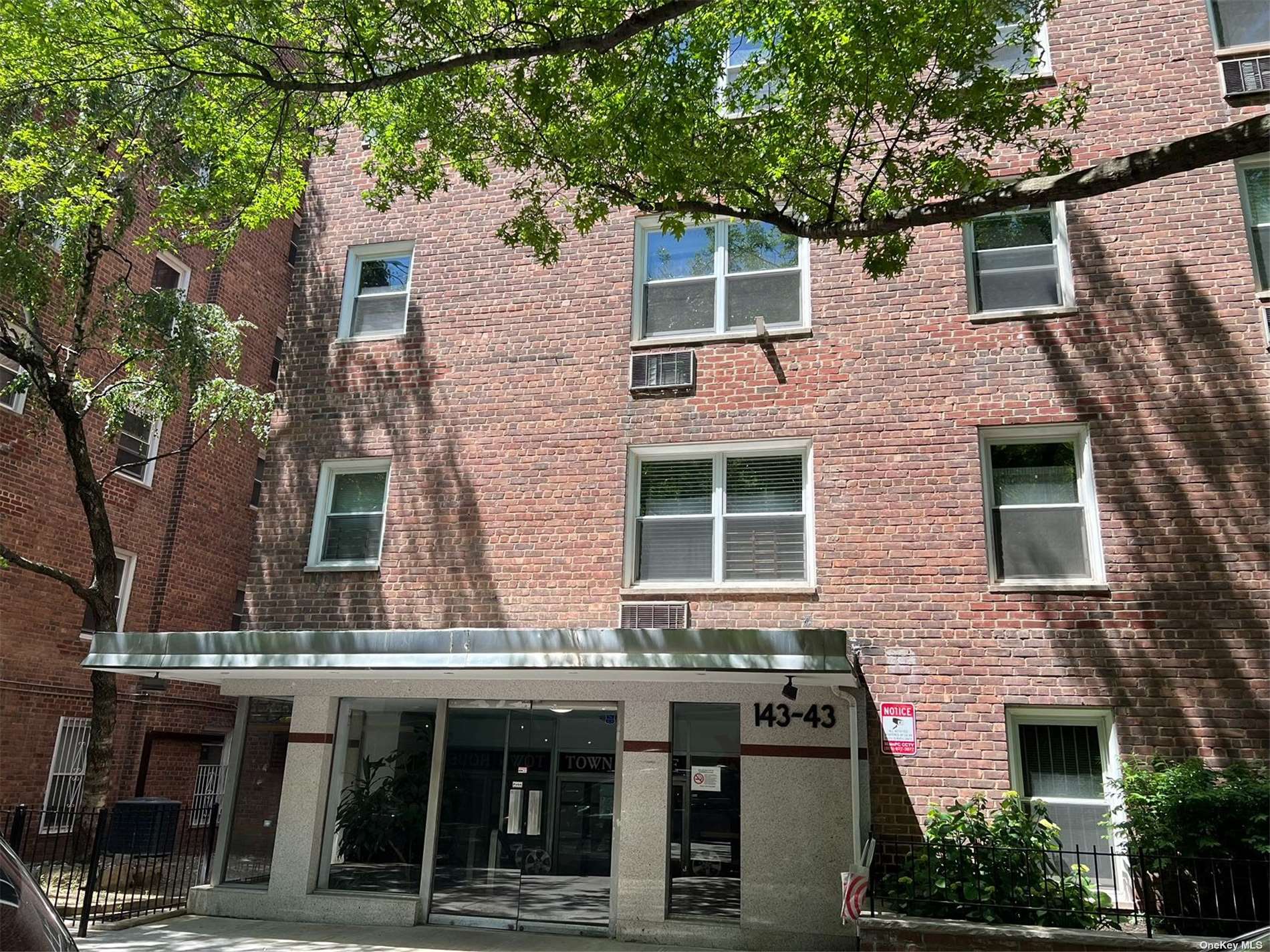 14343 41st Avenue 6F, Flushing, Queens, NY - 2 Bedrooms  
2 Bathrooms  
5 Rooms - 