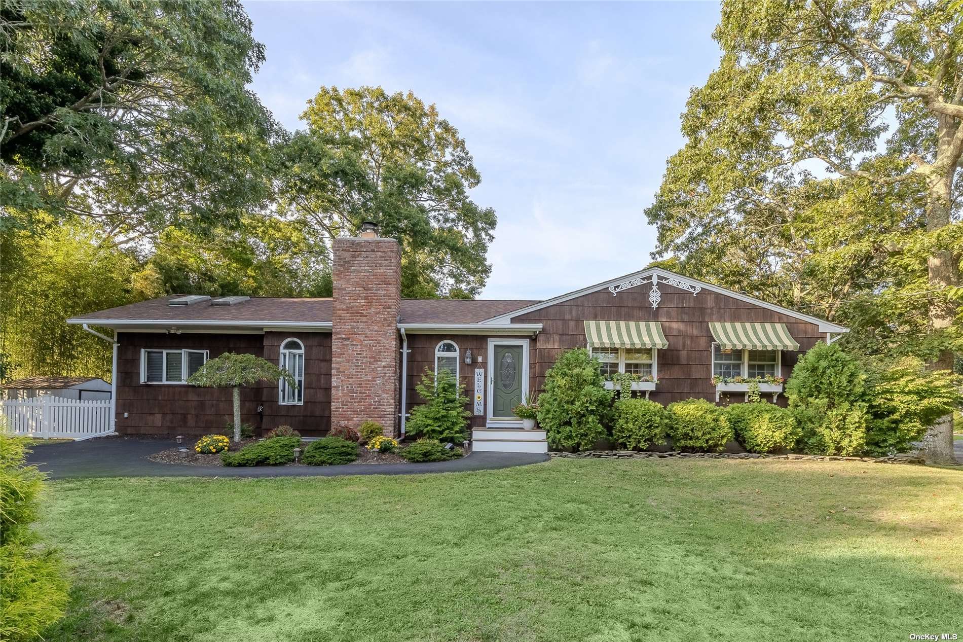 7 Twin Pine Lane, Center Moriches, New York image 3