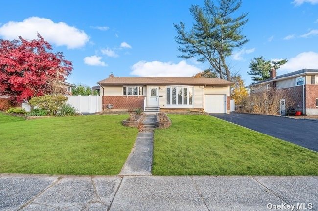 11 Essex Place, Commack, New York image 2