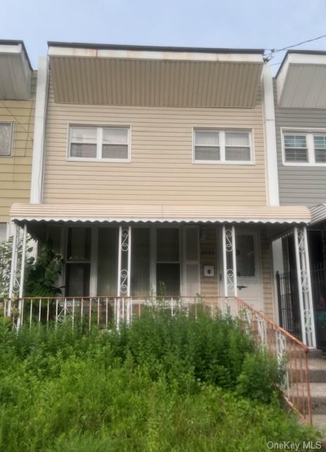 3995 E Tremont Avenue, Bronx, New York - 3 Bedrooms  
2 Bathrooms  
5 Rooms - 