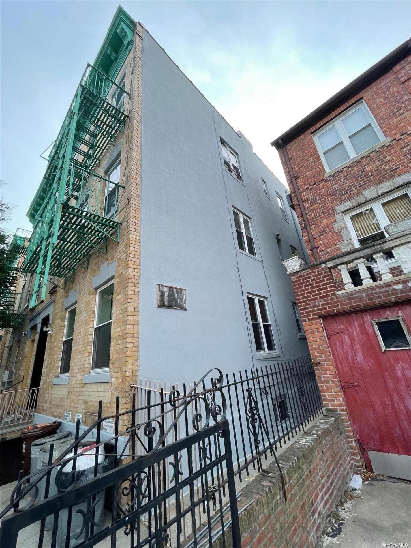 32-28 44th Street