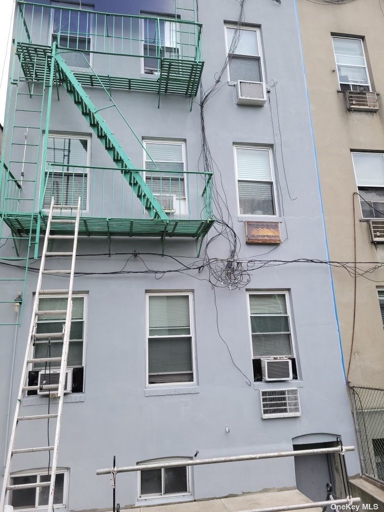 32-28 44th Street