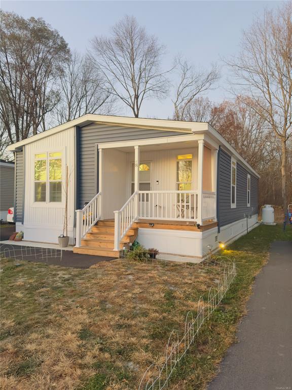 1824 Route 9G F8, Staatsburg, New York - 2 Bedrooms  
2 Bathrooms  
4 Rooms - 