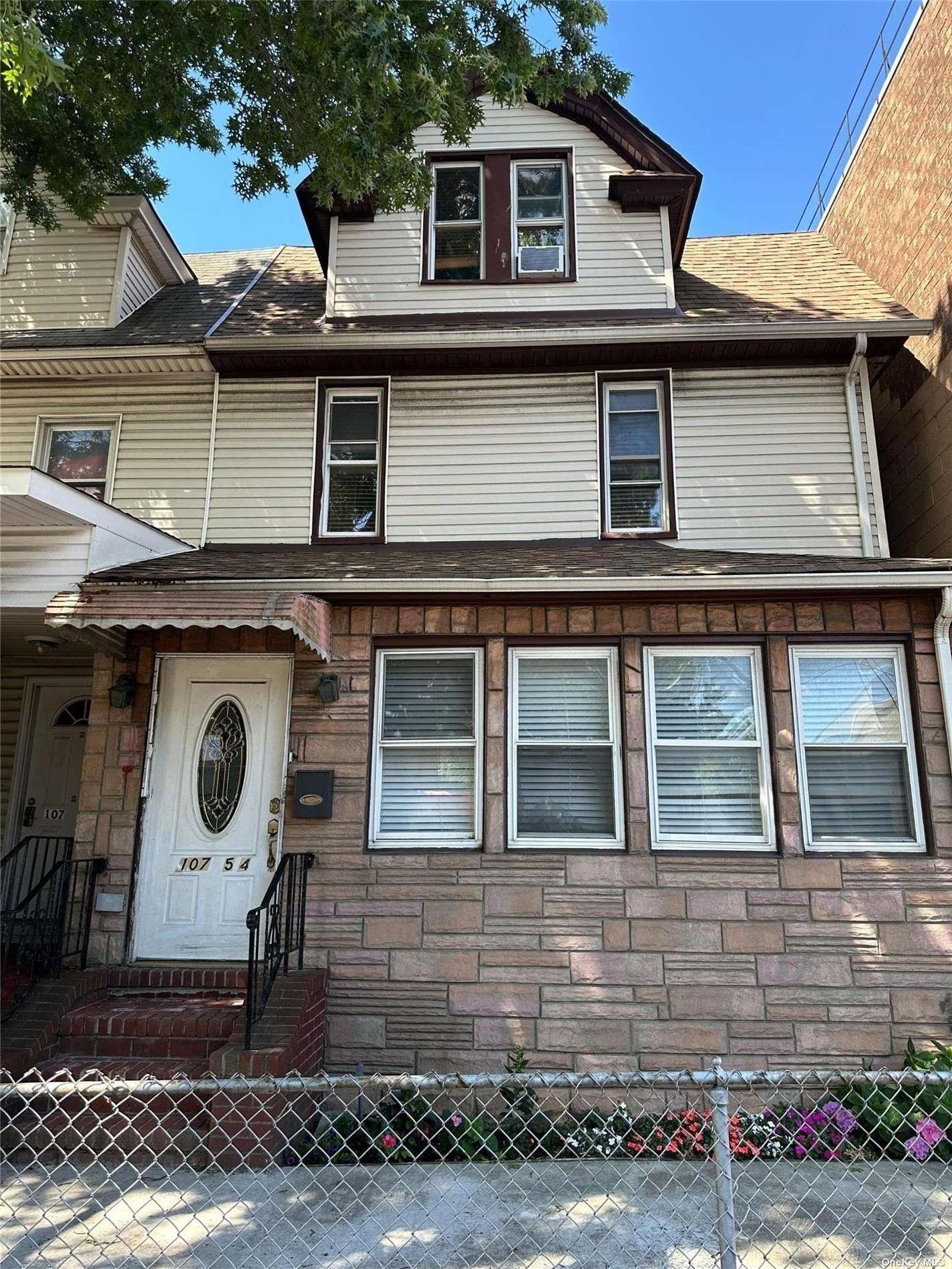 Property for Sale at 10754 Merrick Boulevard, Jamaica, Queens, NY - Bedrooms: 6 
Bathrooms: 3 
Rooms: 12  - $789,000