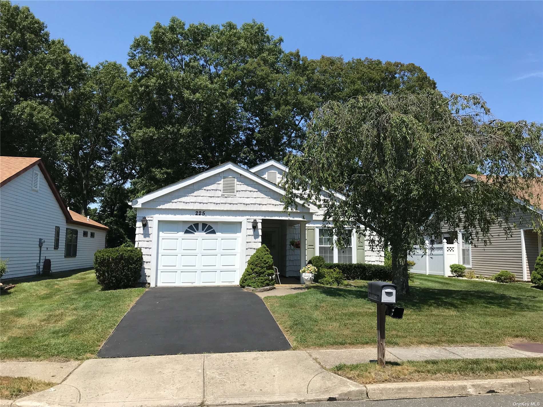 View Ridge, NY 11961 condo