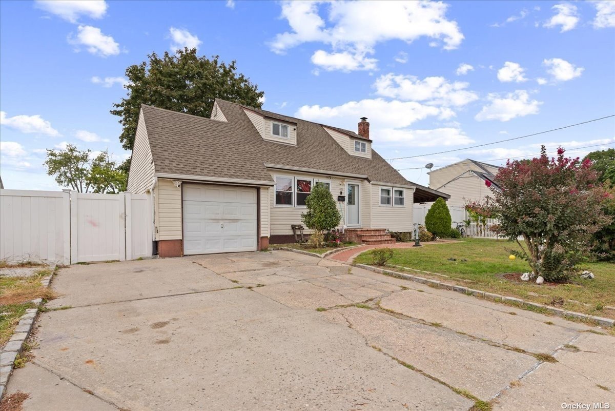 415 Elmore Street, Central Islip, New York image 1