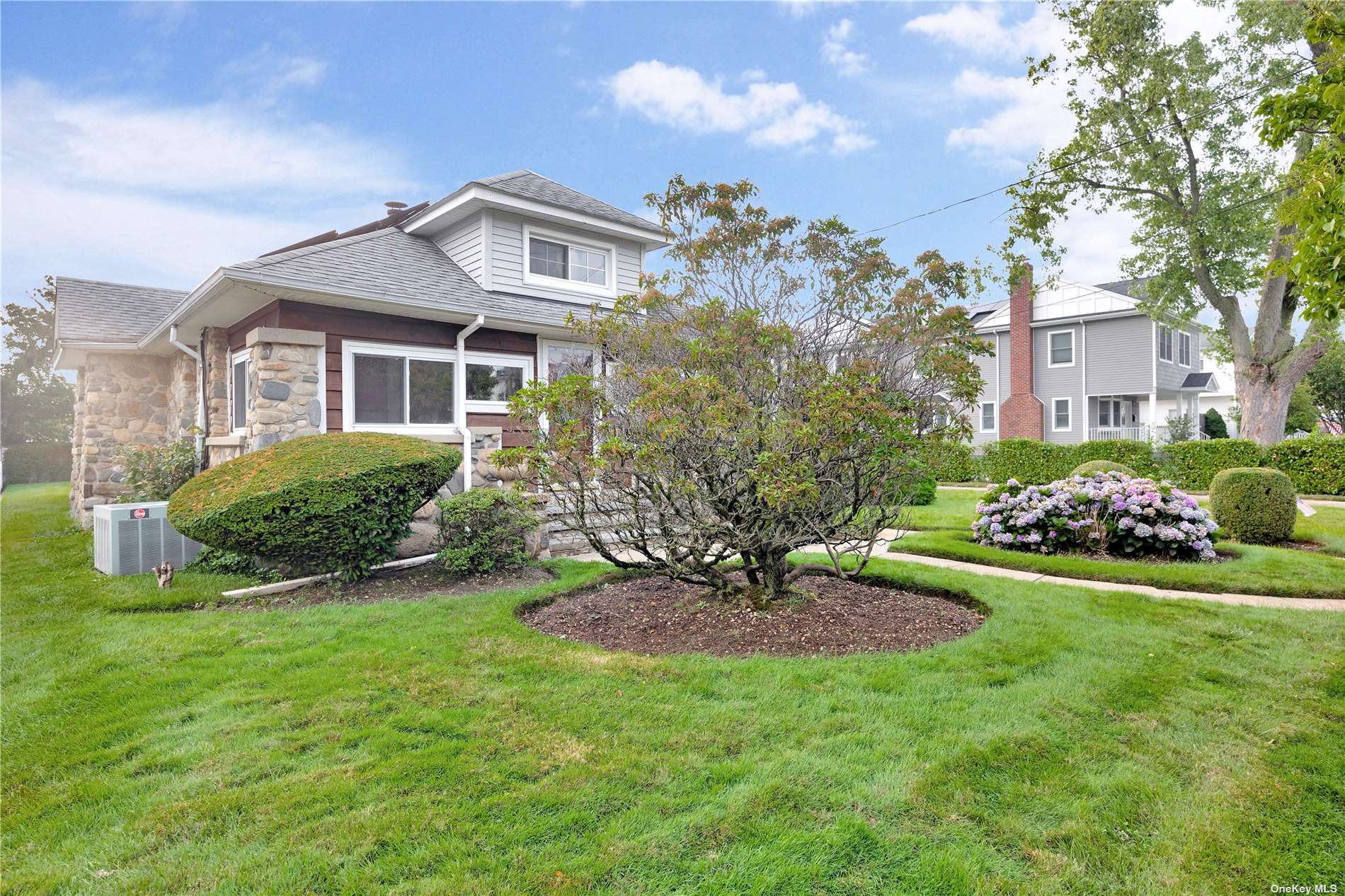 10 Cedar Avenue, Farmingdale, New York image 3