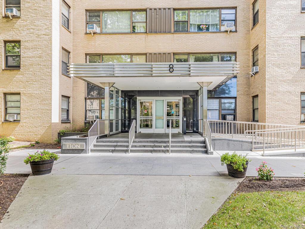Property for Sale at 8 Fordham Hill Oval 2F, Bronx, New York - Bedrooms: 2 
Bathrooms: 1 
Rooms: 4  - $261,111