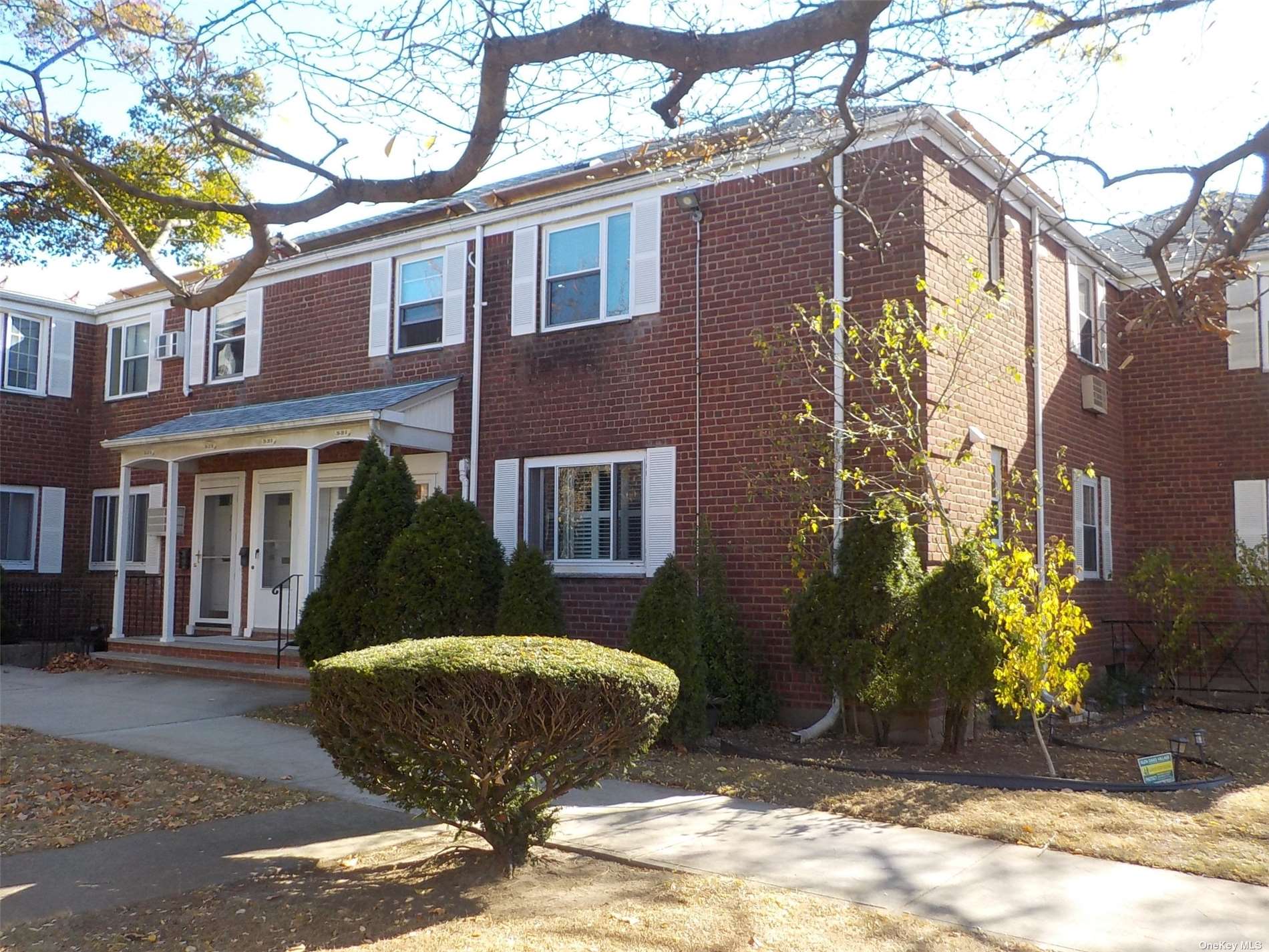 76-39 Commonwealth Boulevard #F-2, Glen Oaks, New York image 1