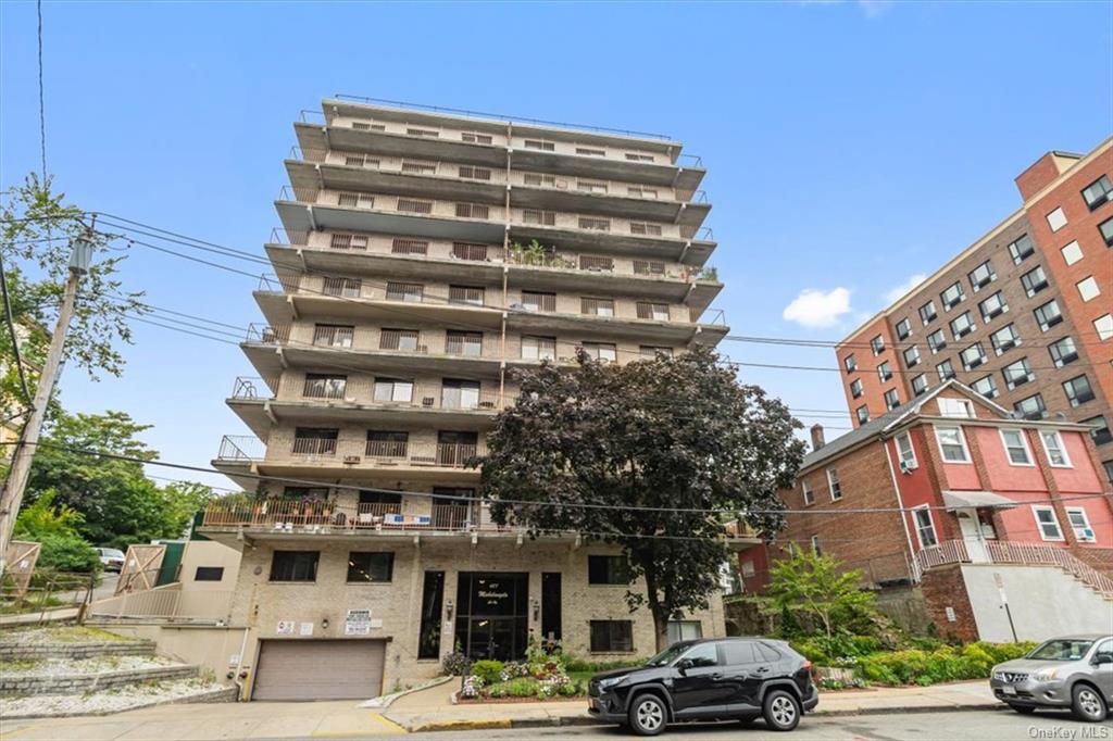 687 Bronx River Road 6D, Yonkers, New York - 1 Bedrooms  
1 Bathrooms  
3 Rooms - 