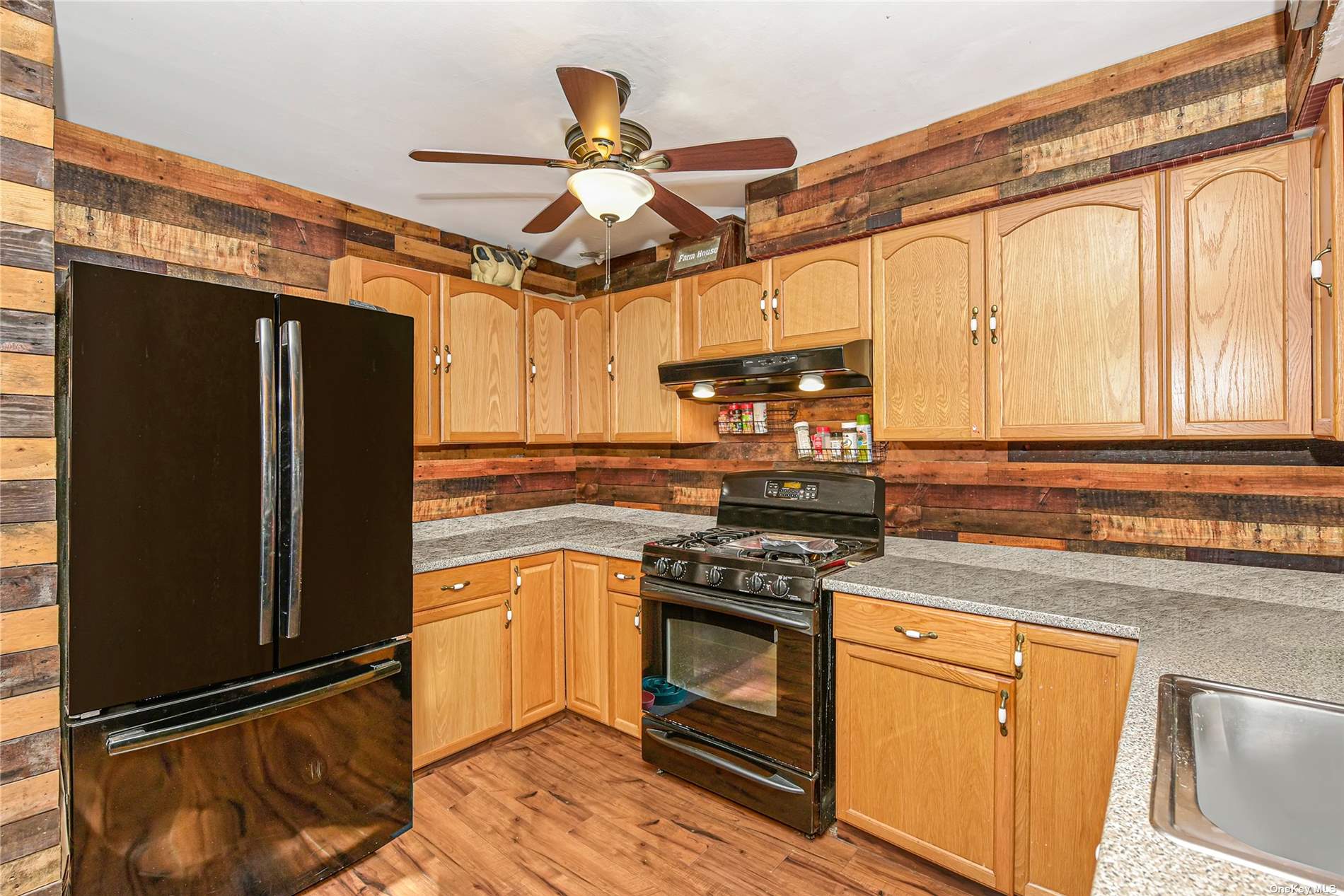 Photo 9 of 23 of 2096 7th Street house