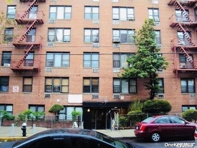 83-30 Vietor Avenue #601, Elmhurst, New York image 1