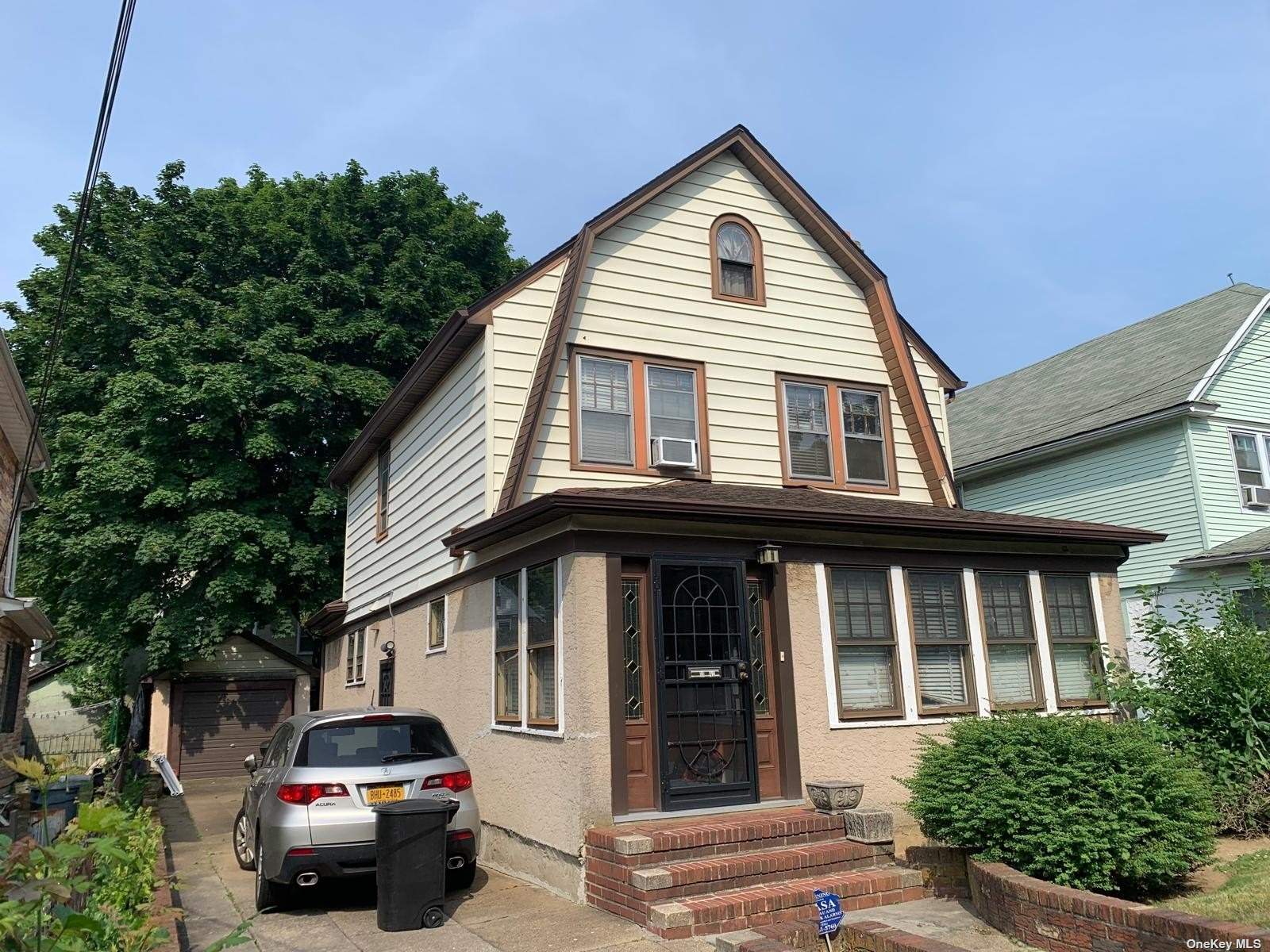 11140 200th Street, Saint Albans, Queens, NY - 3 Bedrooms  
1 Bathrooms  
8 Rooms - 