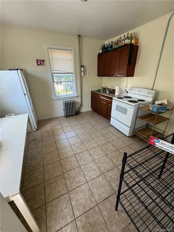 Rental Property at 22 Clove Road 3, New Rochelle, New York - Bedrooms: 3 
Bathrooms: 1 
Rooms: 5  - $3,300 MO.