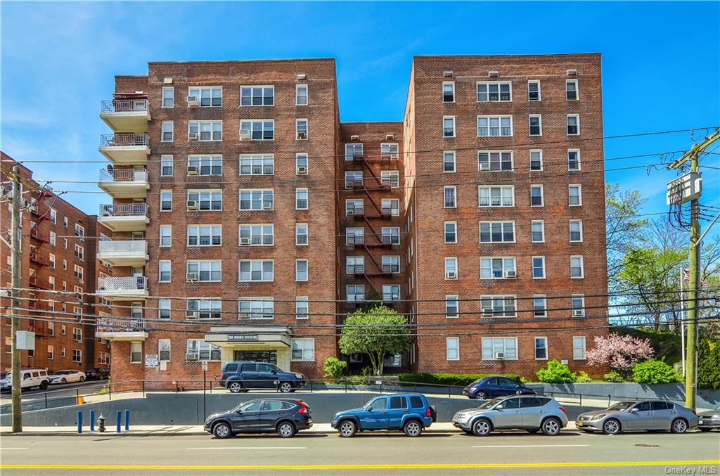 365 Bronx River Road 2J, Yonkers, New York - 1 Bedrooms  
1 Bathrooms  
3 Rooms - 