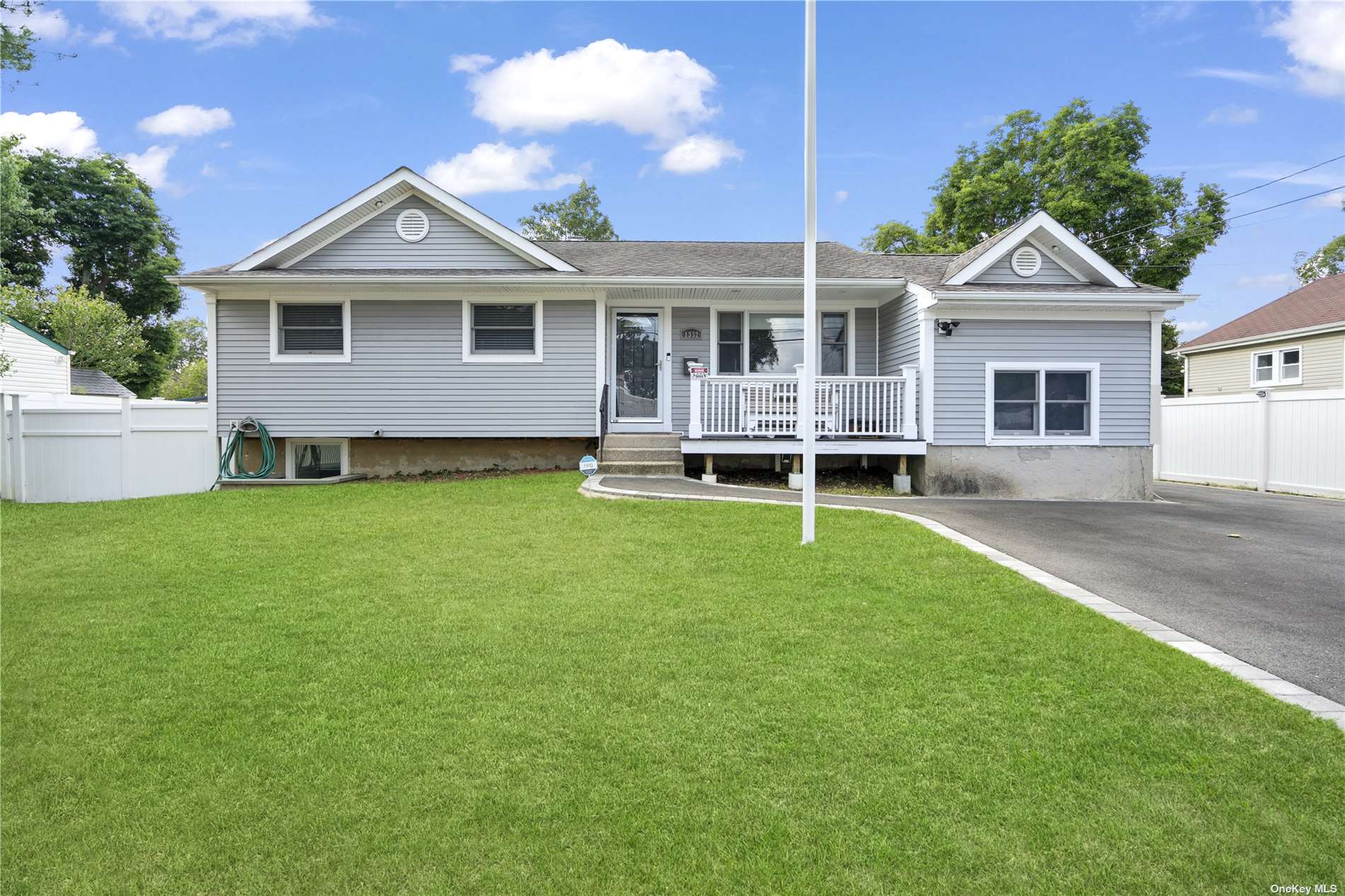 View Bay Shore, NY 11706 house