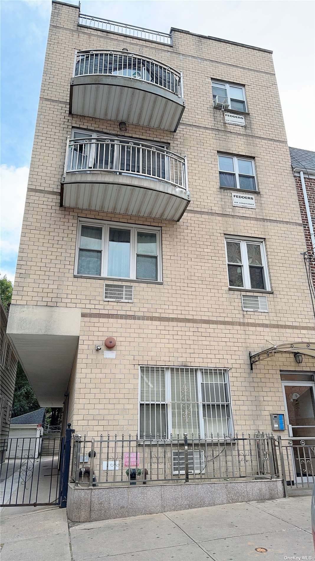 4238 Judge Street 3A, Elmhurst, Queens, NY - 1 Bedrooms  
2 Bathrooms  
3 Rooms - 