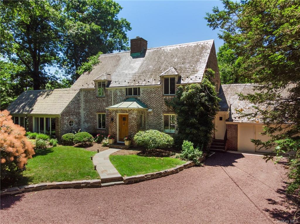 4 Boulder Brae Lane, Larchmont, New York - 4 Bedrooms  
4 Bathrooms  
8 Rooms - 